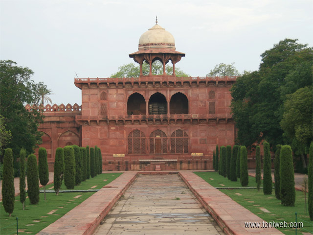 Taj Mahal Museum - Toniweb